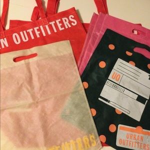 7 Urban Outfitter reusable shopping bags